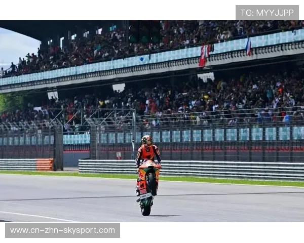 MotoGP直道极速超车震撼镜头——极致速度下的激情瞬间