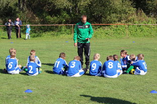 星空体育app体验棒-国足防守体系重构策略，国足后防核心